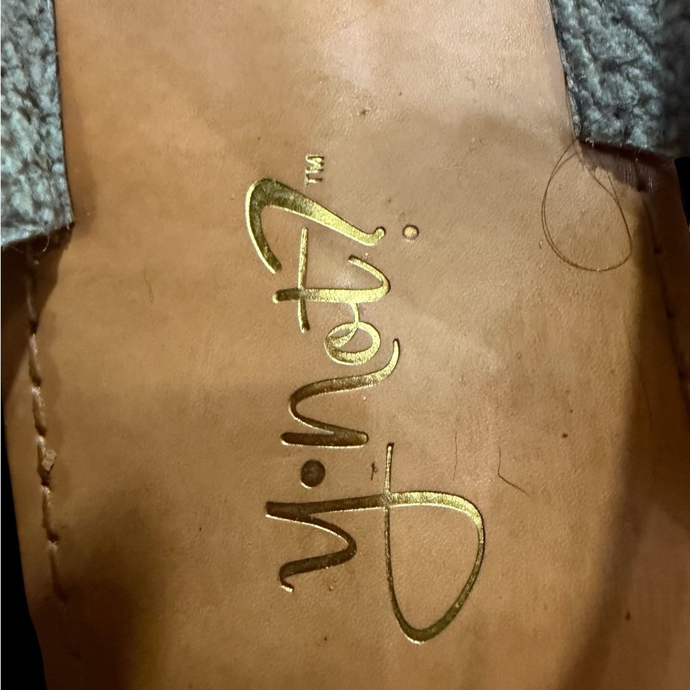 Nine West Cream and Tan Sandals - Picture 5 of 7